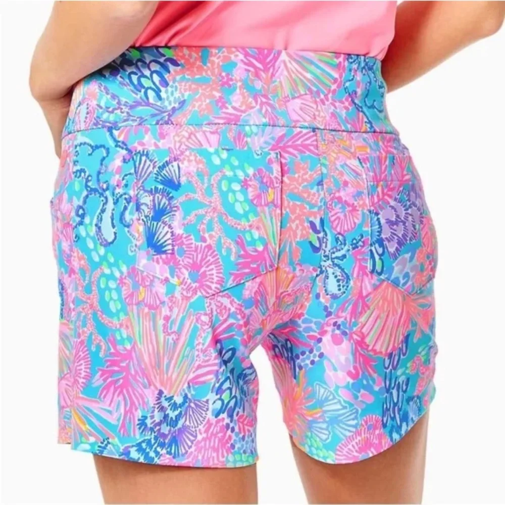 Lilly Pulitzer Nakia Luxletic Shorts in Signature Colorful Print UPF+50 Size 8 - Picture 2 of 15